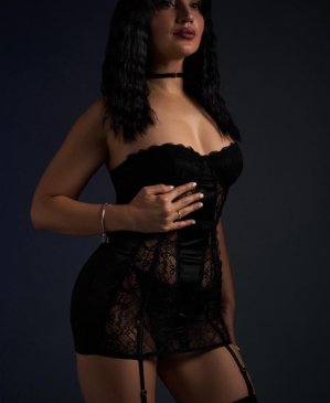 Каролина, 27